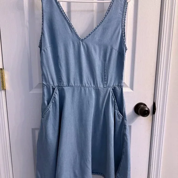 Topshop Denim Mini Skater Dress w/ Pockets – Light Blue – Size 8 – Nordstrom - Picture 2 of 6